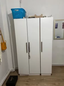 ikinci el cafe masa sandalye 250 TL 9 Spotçudan alınma üç kapılı temiz elbise dolabı