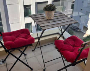 İkea masa sandalye takımı az kullanılmıştır (balkon ve bahçe için)