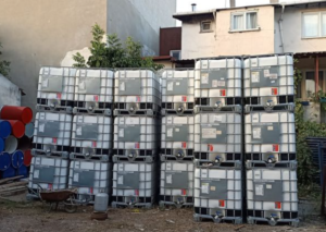 Sıhhi tesisat Batarya ve musluk çıkma batarya musluk 6 Satılık bir tonluk tertemiz su deposu korumalı vanali kafesli